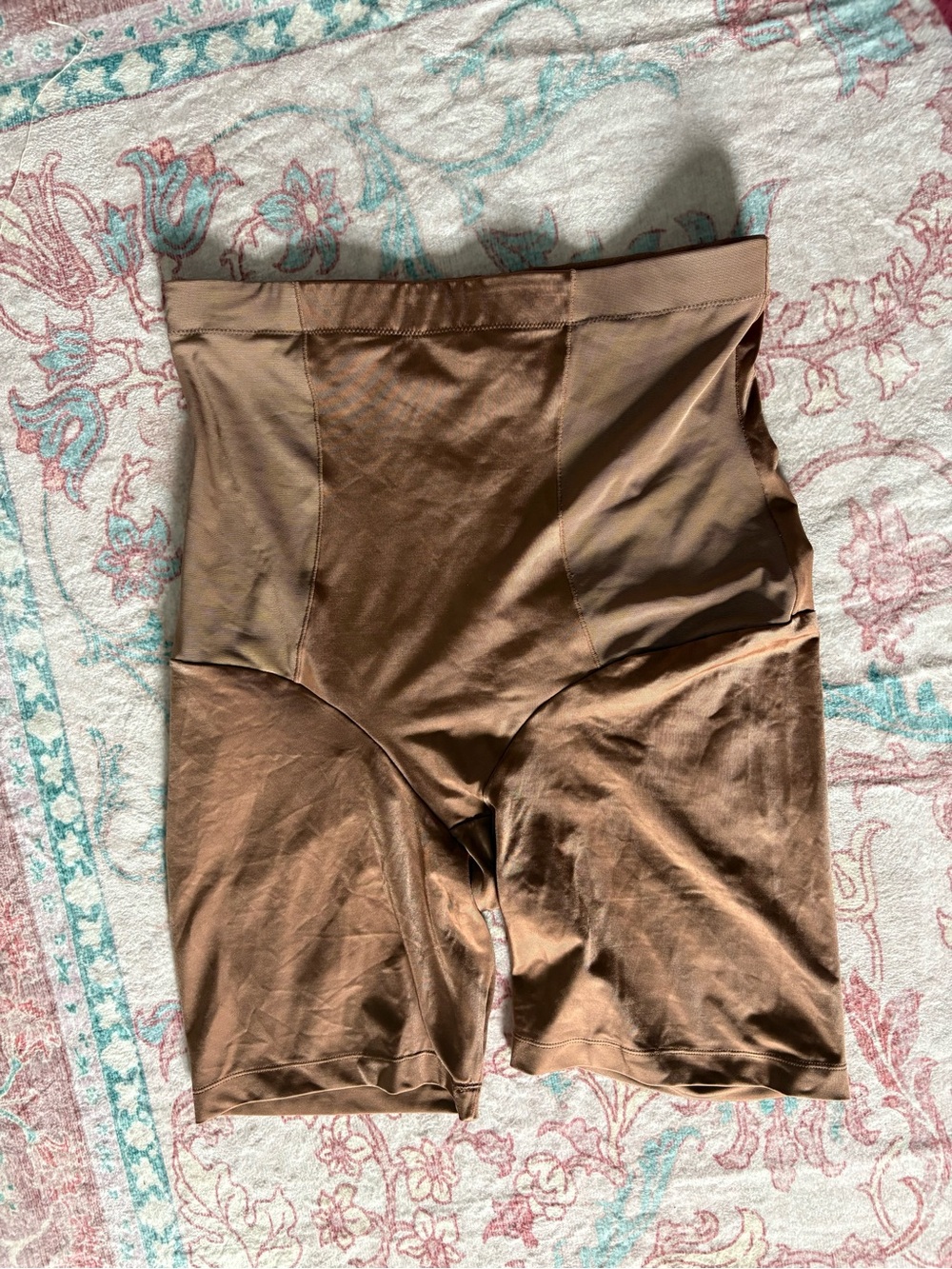 City Chic High-Waist Shaping Shorts in Brown - Size L
